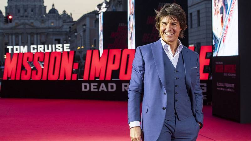 Tom Cruise stuns fans with rooftop stunt ahead of 'Mission: Impossible' premiere