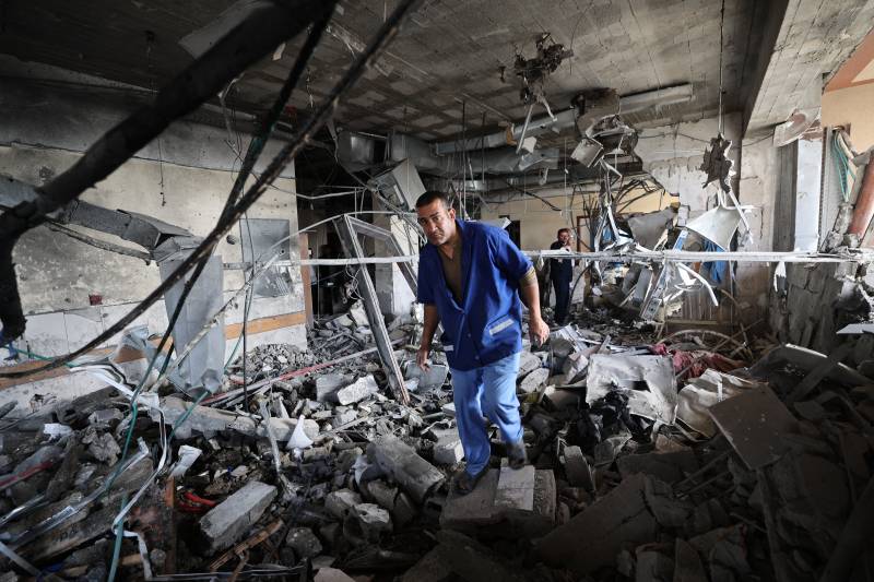 Gaza rescuers says Israeli strikes kill 28 near hospital