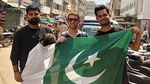 American Vlogger astonished by calm of Pakistani amidst Indo-Pak war