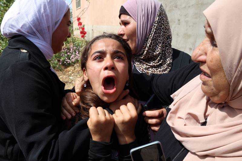 Gaza air strikes kill over 100 as manhunt unfolds