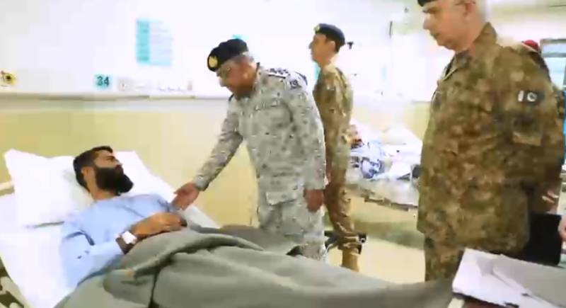 Naval Chief visits CMH Rawalpindi, pays tribute to heroes of Operation Bunyanum Marsus