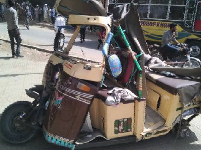 Two die as speedy trailer crushes rickshaw in Faisalabad