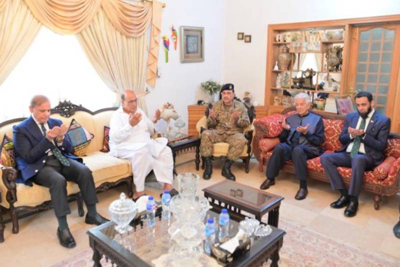 President, PM, COAS visit family of Squadron Leader Usman Shaheed
