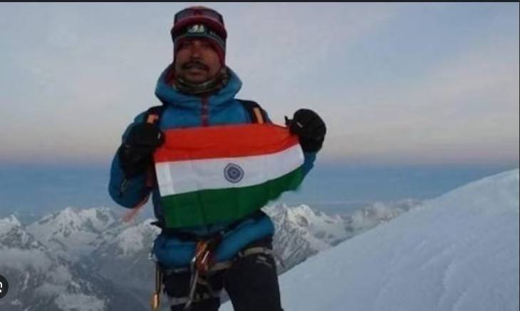 Indian climber dies after scaling Everest