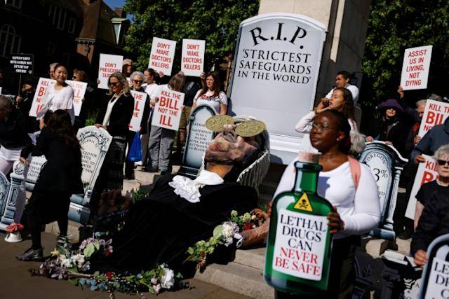 UK MPs tweak bill to allow medics to opt out of euthanasia