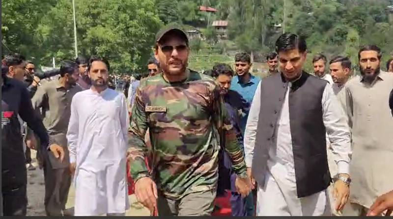 Afridi visits Leepa Valley along LOC, meet victims of Indian aggression