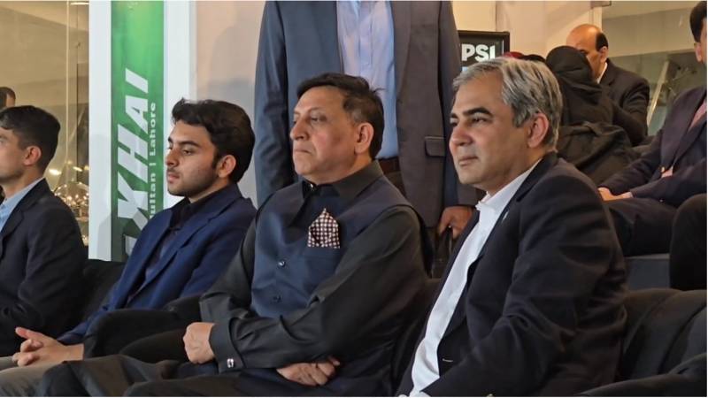 Air chief Zaheer Babar Sidhu visits Rawalpindi stadium during PSL match