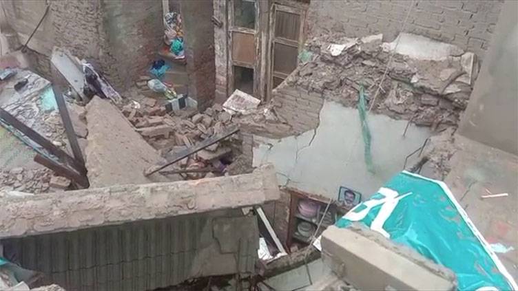 Girl dies, eight injured as roof collapses in Karachi