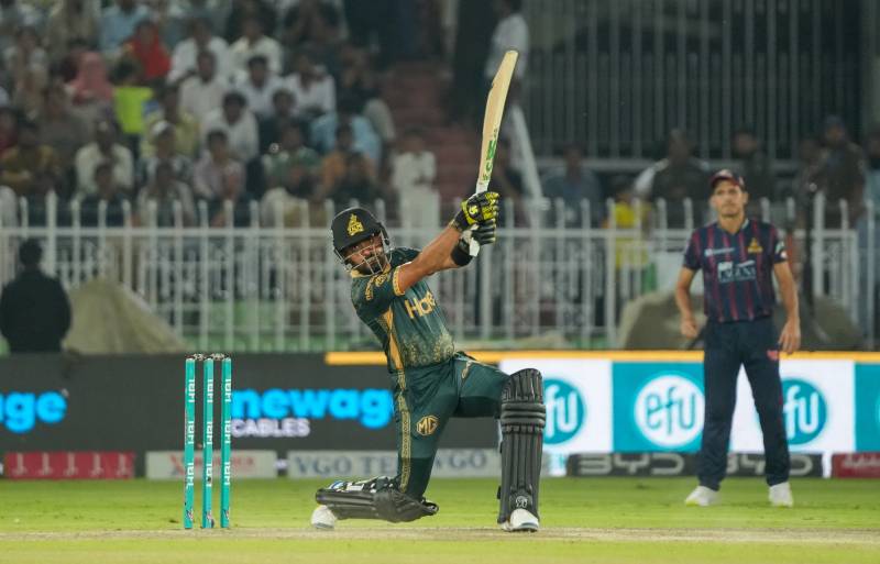 Babar’s heroic 94 in vain as Karachi Kings advance to playoffs 