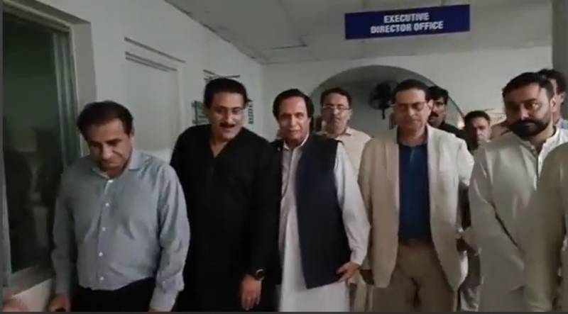 Pervez Elahi inquires after health of Shah Mehmood Qureshi 