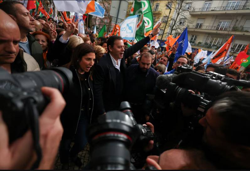 Portugal holds snap election with centre-right leading polls