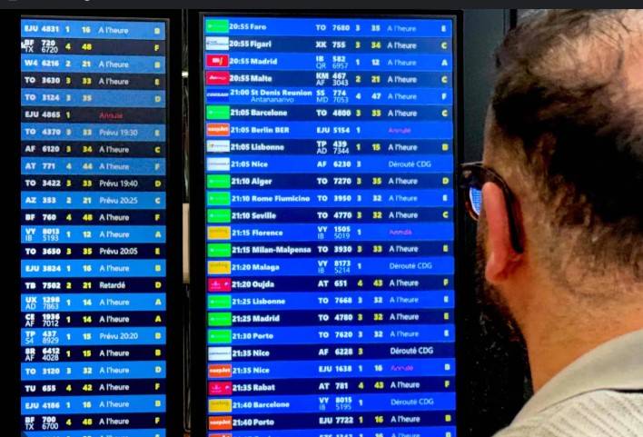 Paris airport chaos to enter second day after air traffic breakdown