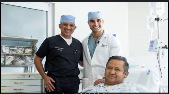 US surgeons perform world's first bladder transplant