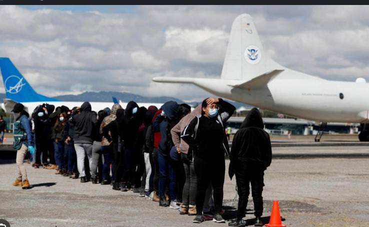 First group of 'self-deporting' migrants departs US