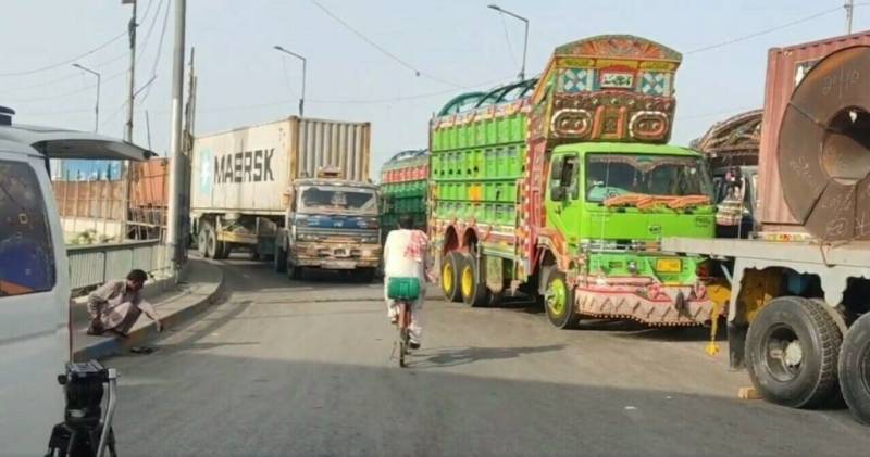 Sindh makes 30-hour training mandatory for heavy vehicle licenses, lowers age limit