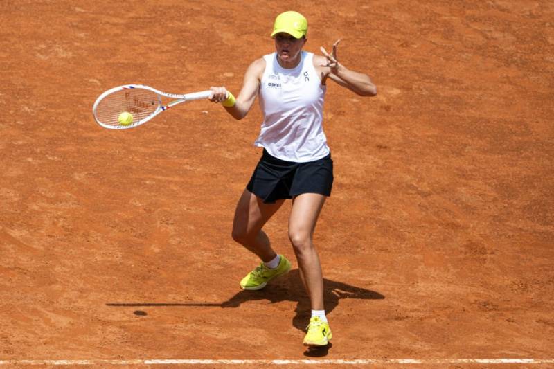 Alcaraz plays Nishikori in Roland Garros opener as Swiatek gets tough draw