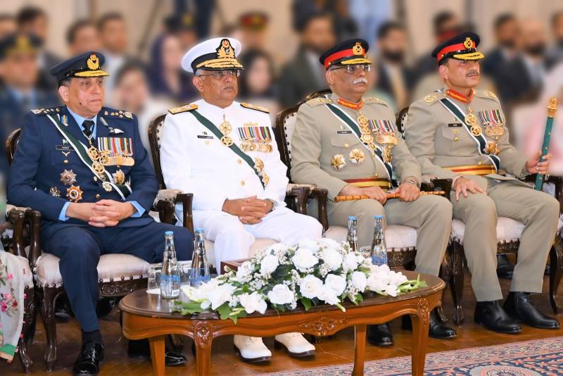 Ceremony of handing over Field Marshal baton thru lens