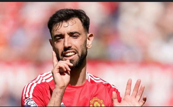 Fernandes offers to leave Man Utd to help club rebuild