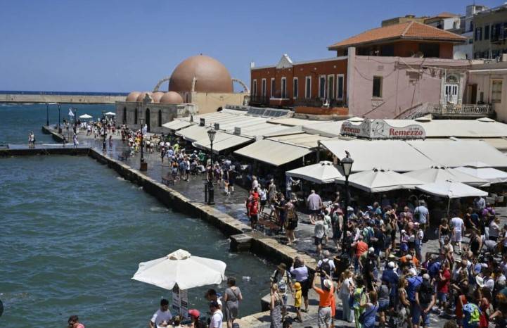 6.1-magnitude quake hits off Greek island
