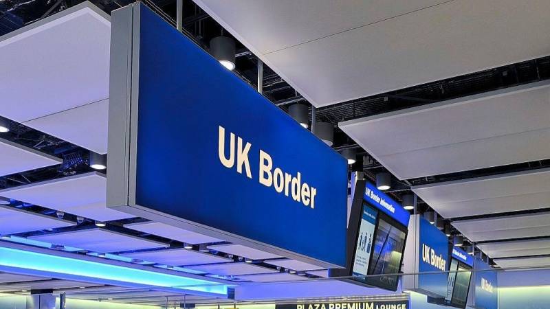 UK net migration in 2024 fell by half to 431,000