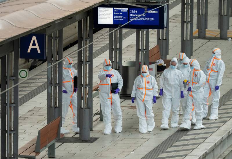 German woman arrested after 17 stabbed at Hamburg station
