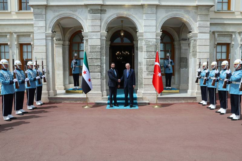 Syrian leader meets Turkish president in Istanbul