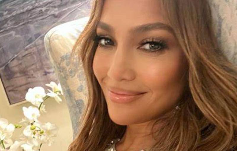 Jennifer Lopez shows off bruises from intense rehearsals
