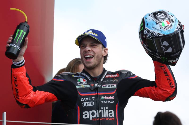 Bezzecchi ends win drought in spectacular British MotoGP