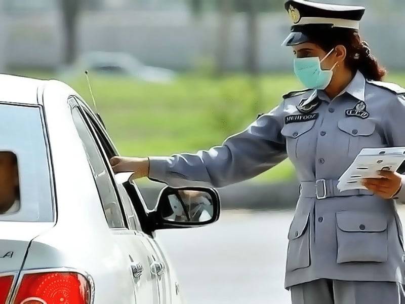 Traffic police start crackdown against e-challan defaulters in Lahore
