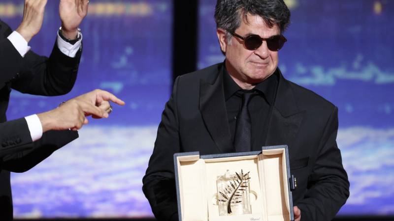 Filmmaker Panahi cheered on return to Iran after Cannes triumph