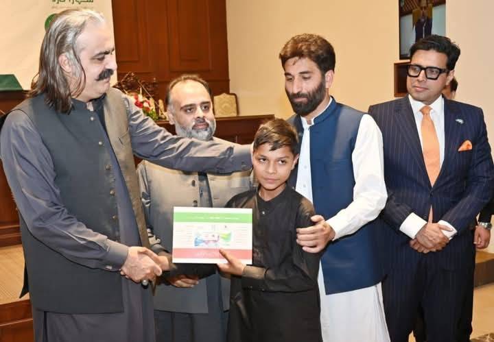 KP CM launches Roshan Mustaqbil, Sahara cards for orphans and widows