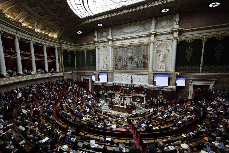 French lawmakers approve right-to-die bill