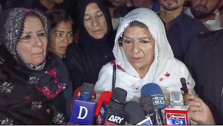 Imran Khan orders PTI workers to get ready for protest movement: Aleema Khan