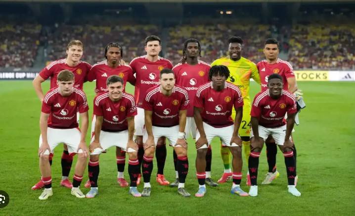Malaysian PM sticks boot into booed Man Utd