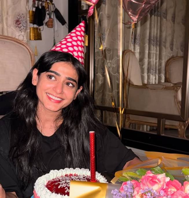 Yashma Gill extends belated birthday wishes to Sehar Khan