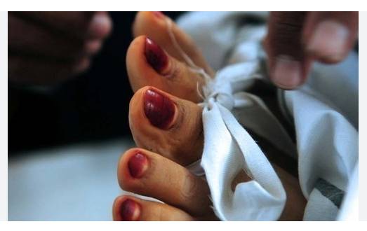 Man 'murders' his ex-wife with cleaver blow in Lahore 