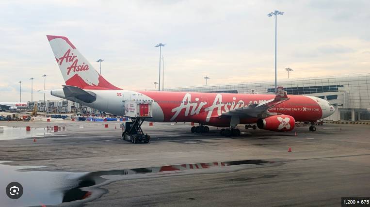 Malaysia’s AirAsia X’s first flight lands at Karachi airport