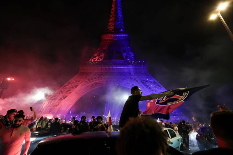 Wild celebrations in Paris after PSG's Champions League win