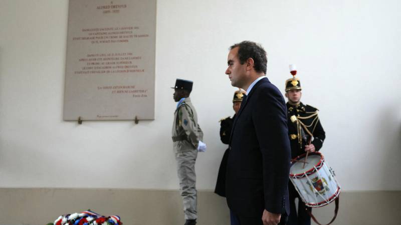 French lawmakers back promoting Dreyfus 130 years after scandal