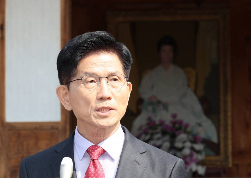 South Korea's Kim concedes defeat in presidential election