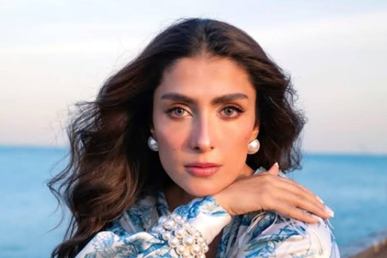 ‘It’s not safe, it’s just not safe,’ Ayeza Khan warns about dangers of social media 