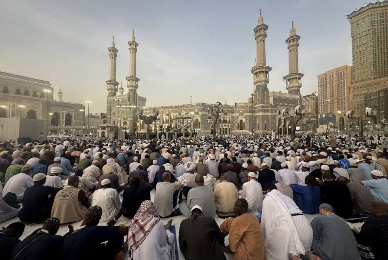 Over 1.5 million pilgrims begin hajj under blazing sun
