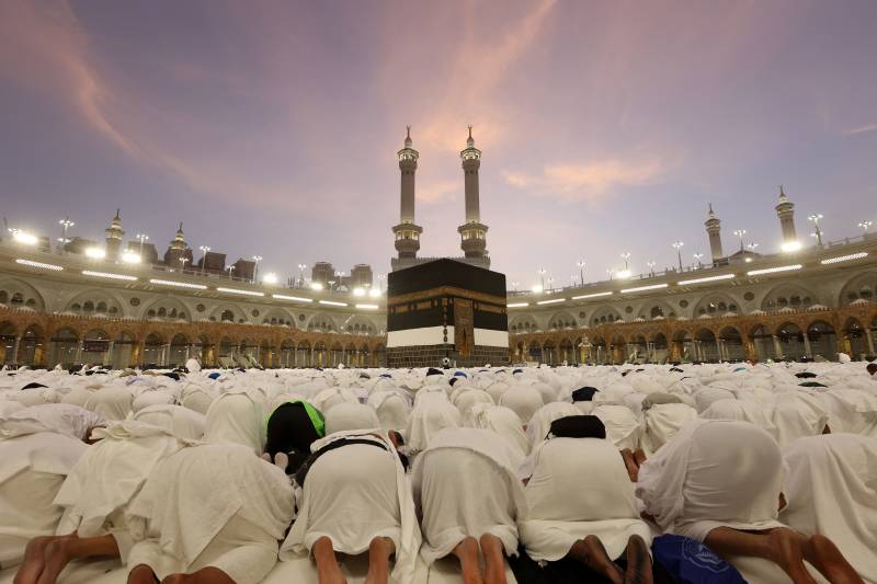 Hajj starts as million-plus pilgrims head to Mina under blazing sun 