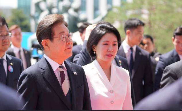 Xi vows to strengthen ties with South Korea after Lee's election