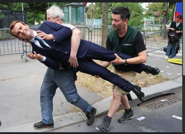 Greenpeace returns Macron waxwork stolen in 'radioactive' protest