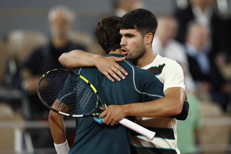 Reigning champion Alcaraz into French Open final as Musetti retires