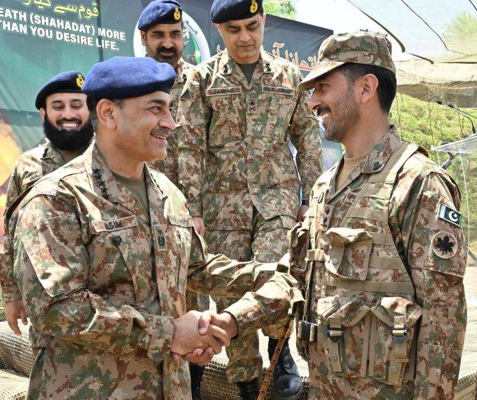 Field Marshal Asim Munir celebrates Eid with troops on LoC, reaffirms support for Kashmir cause