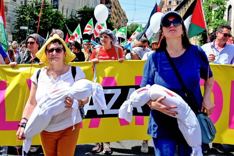Thousands march in Rome to protest 'complicity' on Gaza war