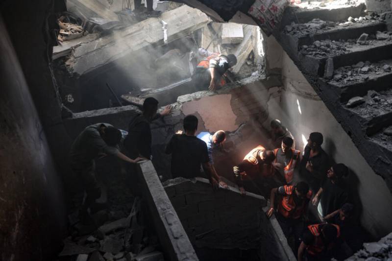 Gaza rescuers say 10 killed in Israeli attacks