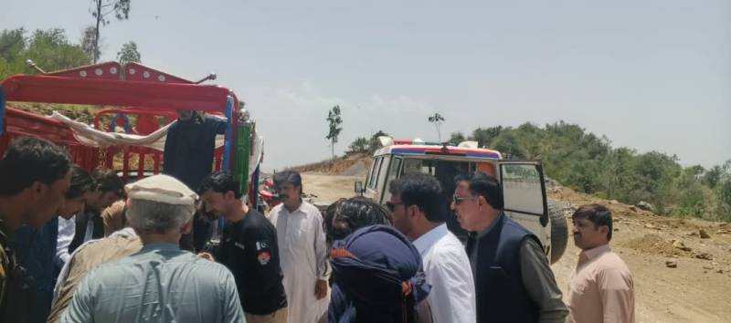 Eid picnic turns fatal as van plunges into ditch in Orakzai; 3 dead, 4 injured